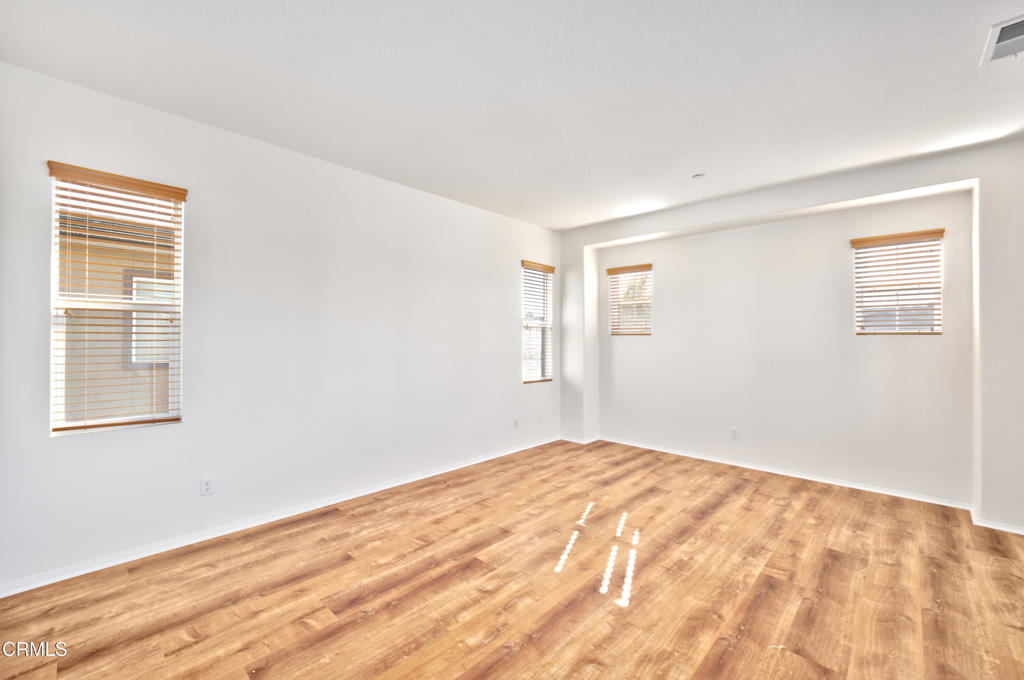 428 Lakeview Court Oxnard, CA 93036 - Photo 12 of 21 MBedroom-1