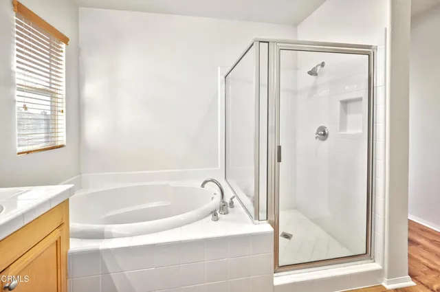 $4,200 | 428 Lakeview Court, Oxnard, CA 93036