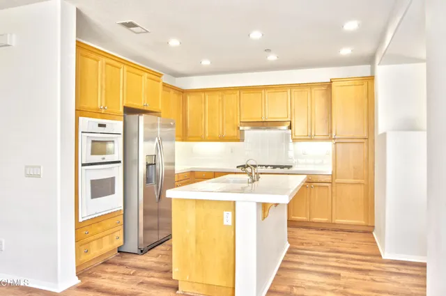 $4,200 | 428 Lakeview Court, Oxnard, CA 93036