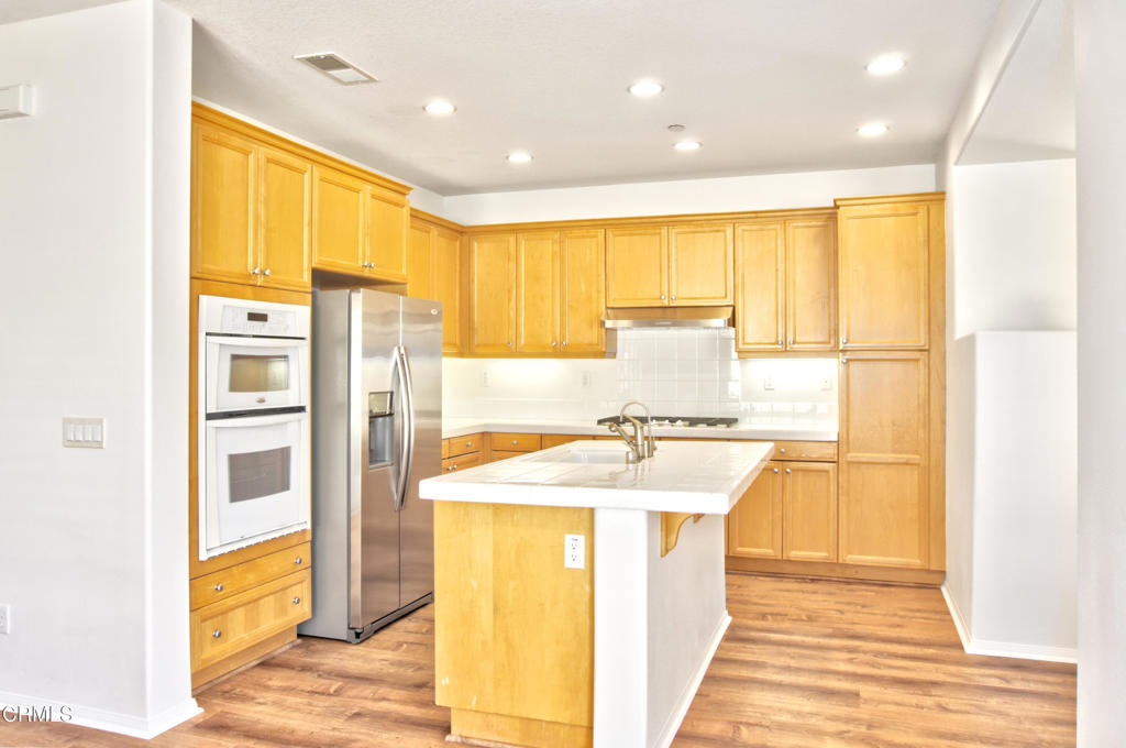 428 Lakeview Court Oxnard, CA 93036 - Photo 5 of 21 Kitchen-1