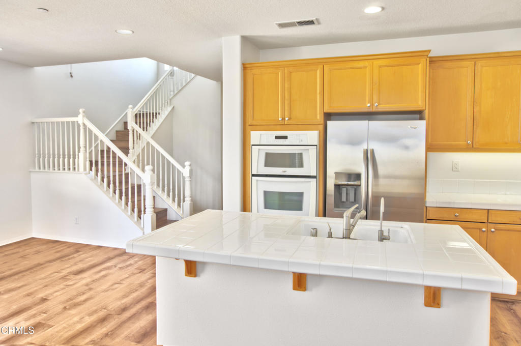 428 Lakeview Court Oxnard, CA 93036 - Photo 7 of 21 Kitchen-3
