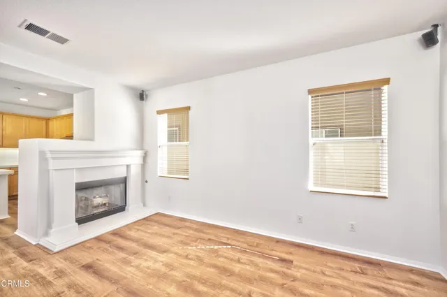 $4,200 | 428 Lakeview Court, Oxnard, CA 93036