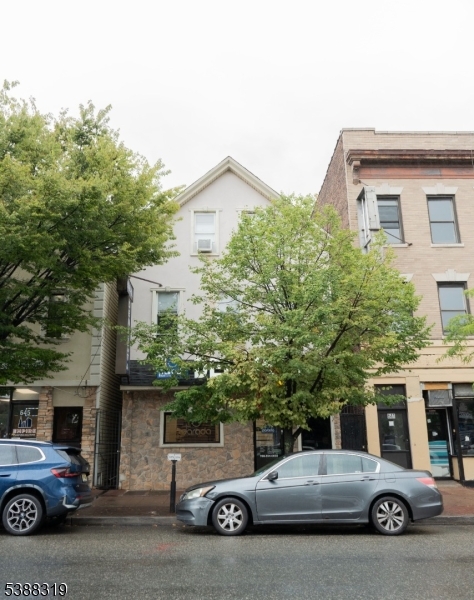 643 Elizabeth Avenue Elizabeth Port, NJ 07206 - Photo 24 of 36 a car parked in front of a white house