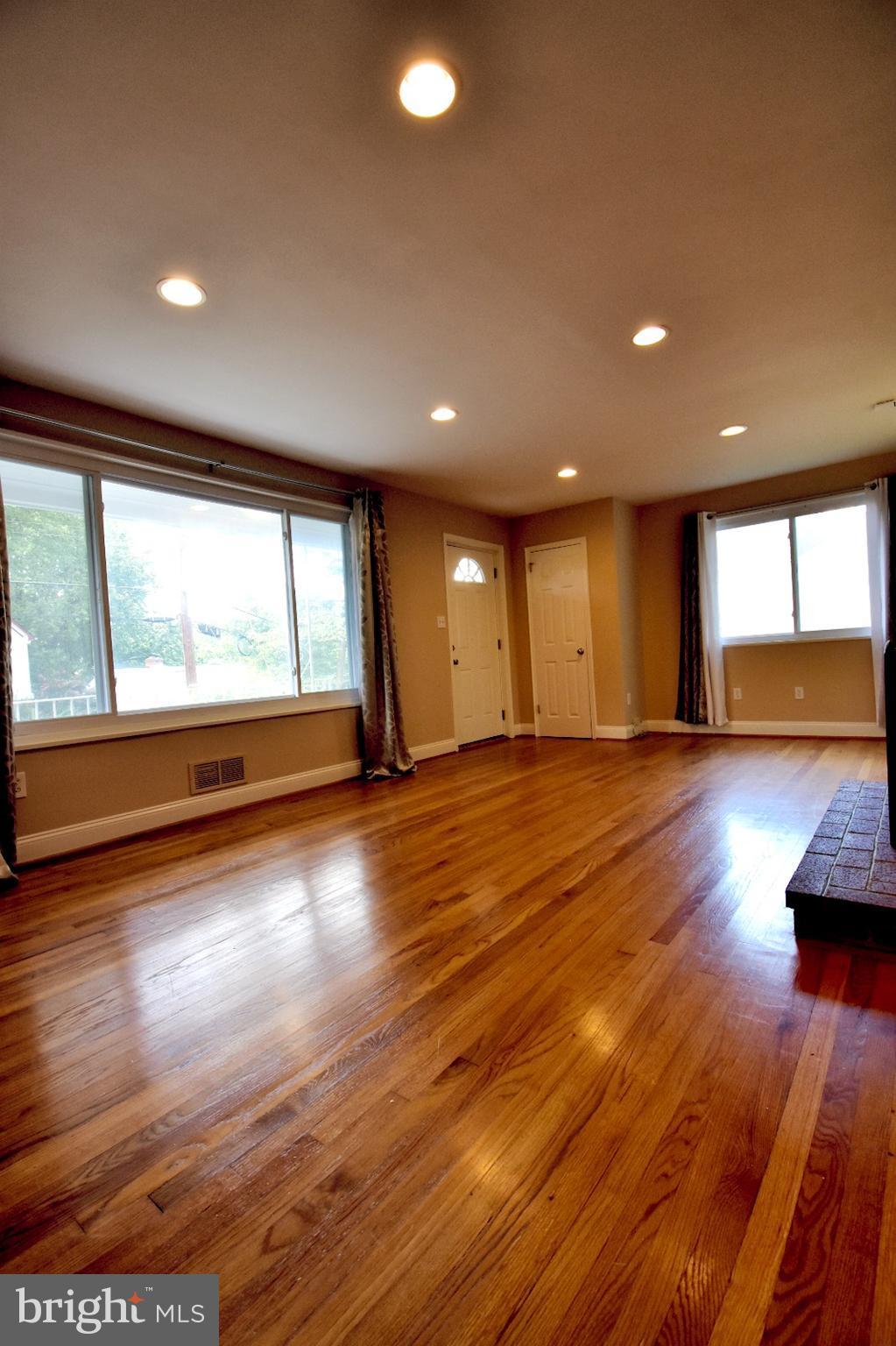 2508 Jennings Road Silver Spring, MD 20902 - Photo 8 of 17 Living Room