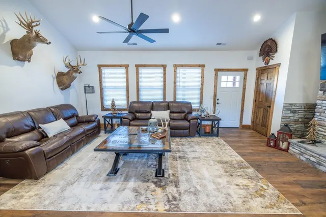$570,000 | 25733 Dempsey Road, McLouth, KS 66054