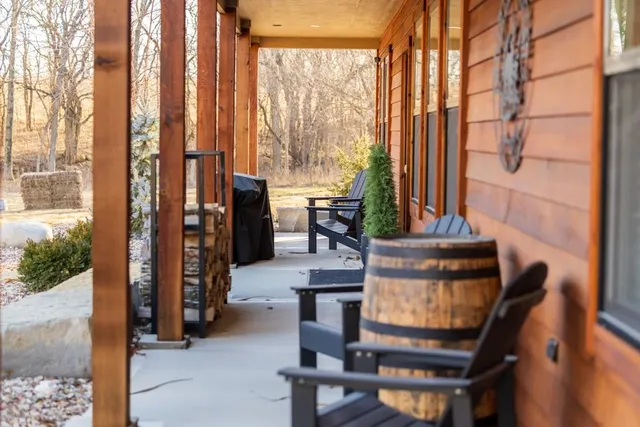 $570,000 | 25733 Dempsey Road, McLouth, KS 66054