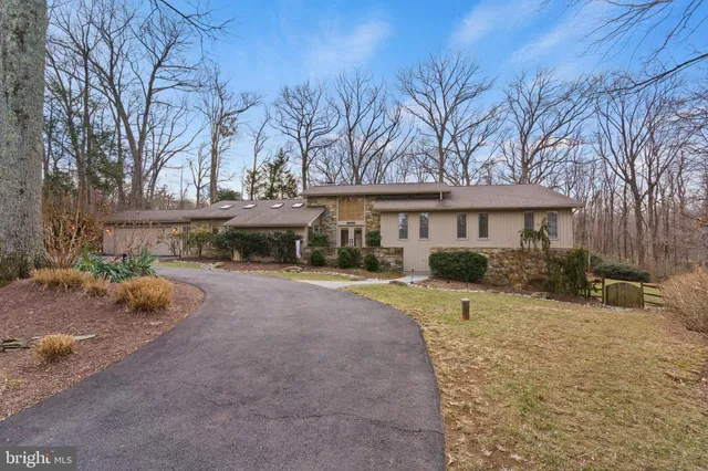 $1,650,000 | 10124 Captain Hickory Place, Great Falls, VA 22066