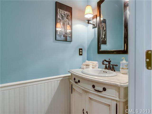 905 Bromley Road Charlotte, NC 28207 - Photo 8 of 16 Gallery Image 8