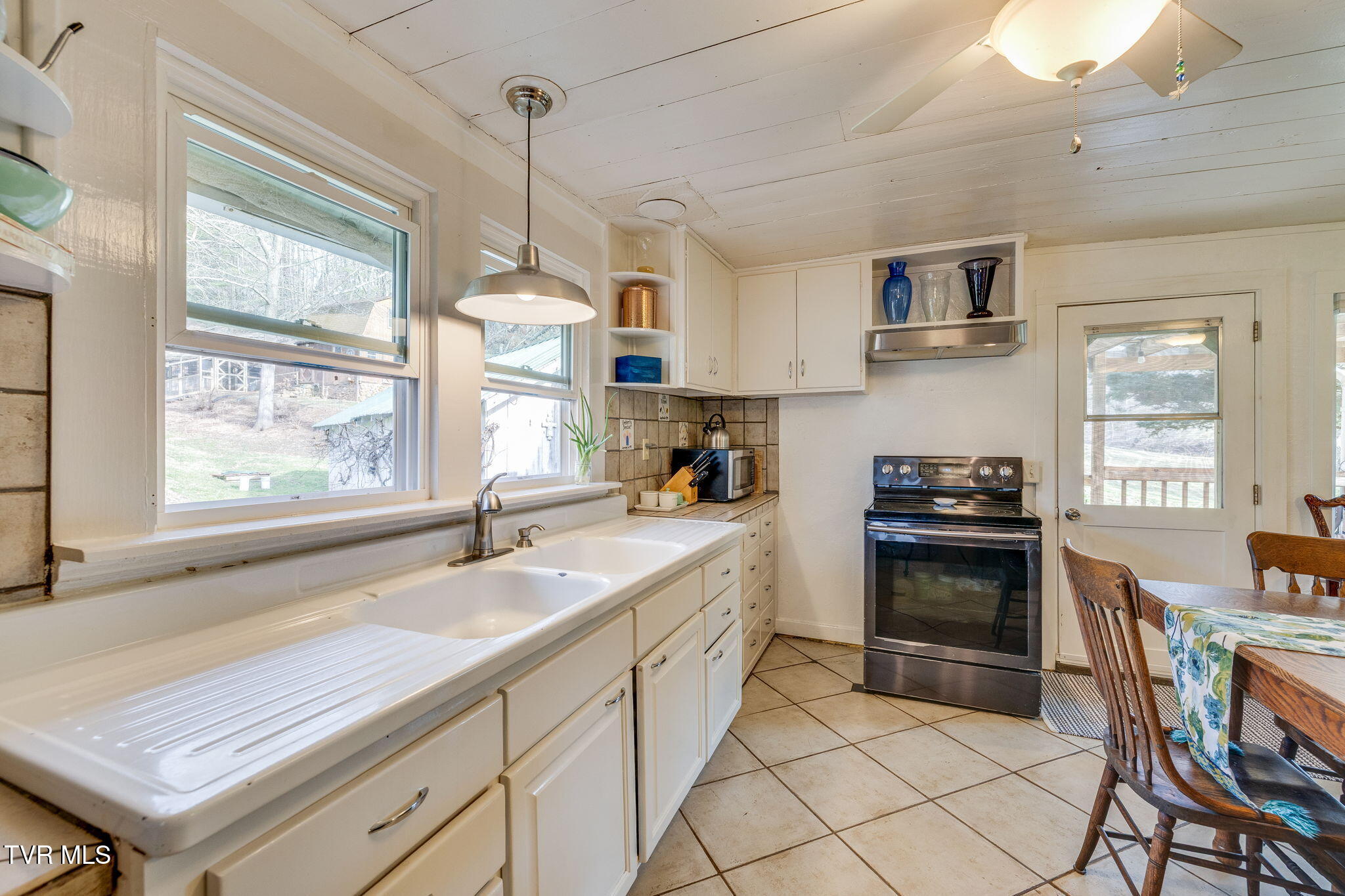 341 Locust Gap Road Mountain City, TN 37683 - Photo 15 of 31 013