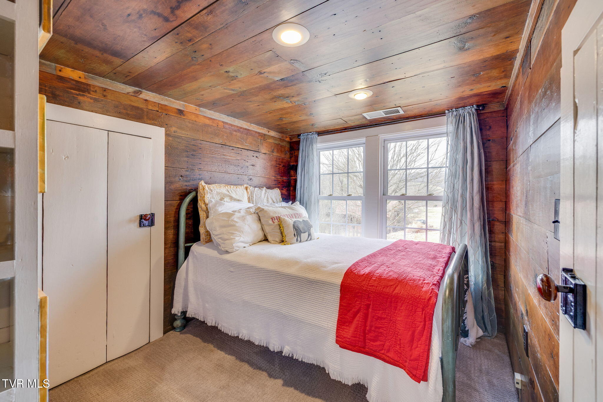 341 Locust Gap Road Mountain City, TN 37683 - Photo 22 of 31 021