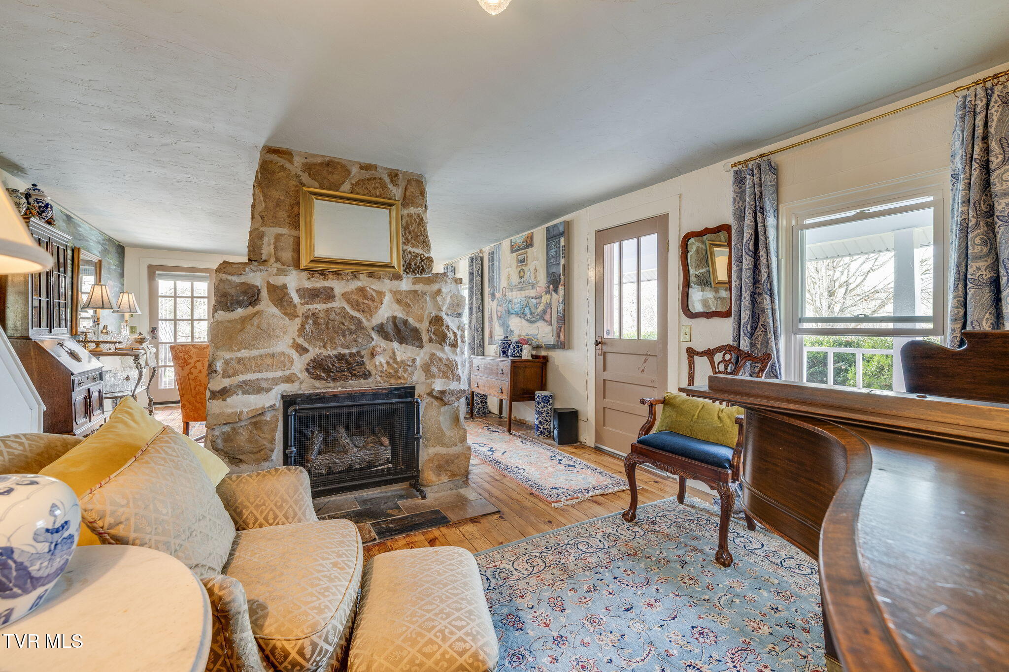 341 Locust Gap Road Mountain City, TN 37683 - Photo 4 of 31 007