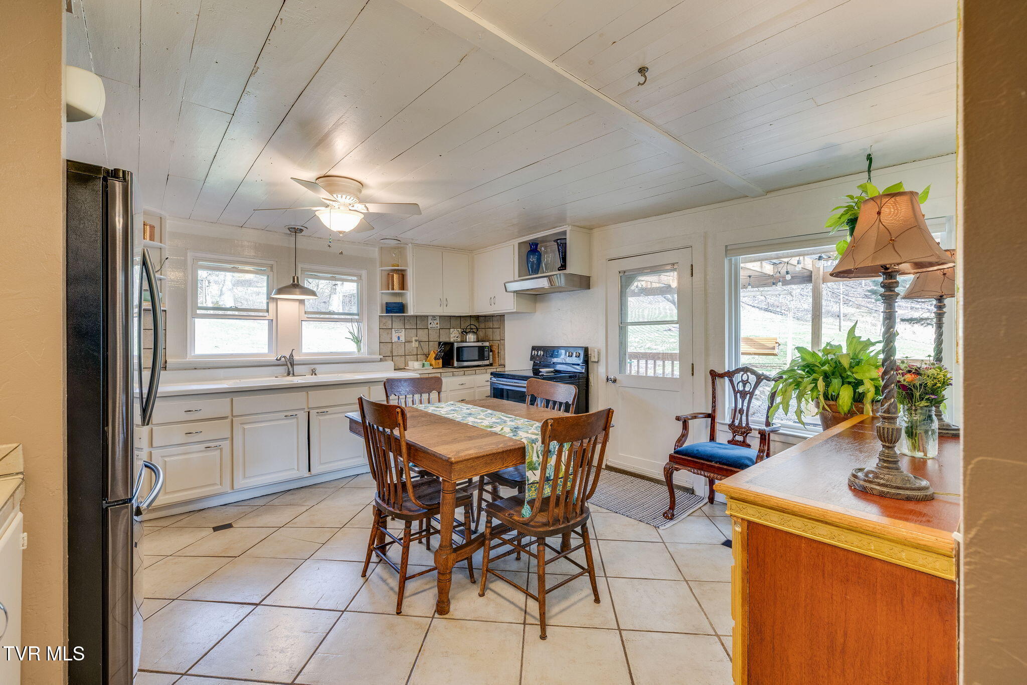 341 Locust Gap Road Mountain City, TN 37683 - Photo 5 of 31 010