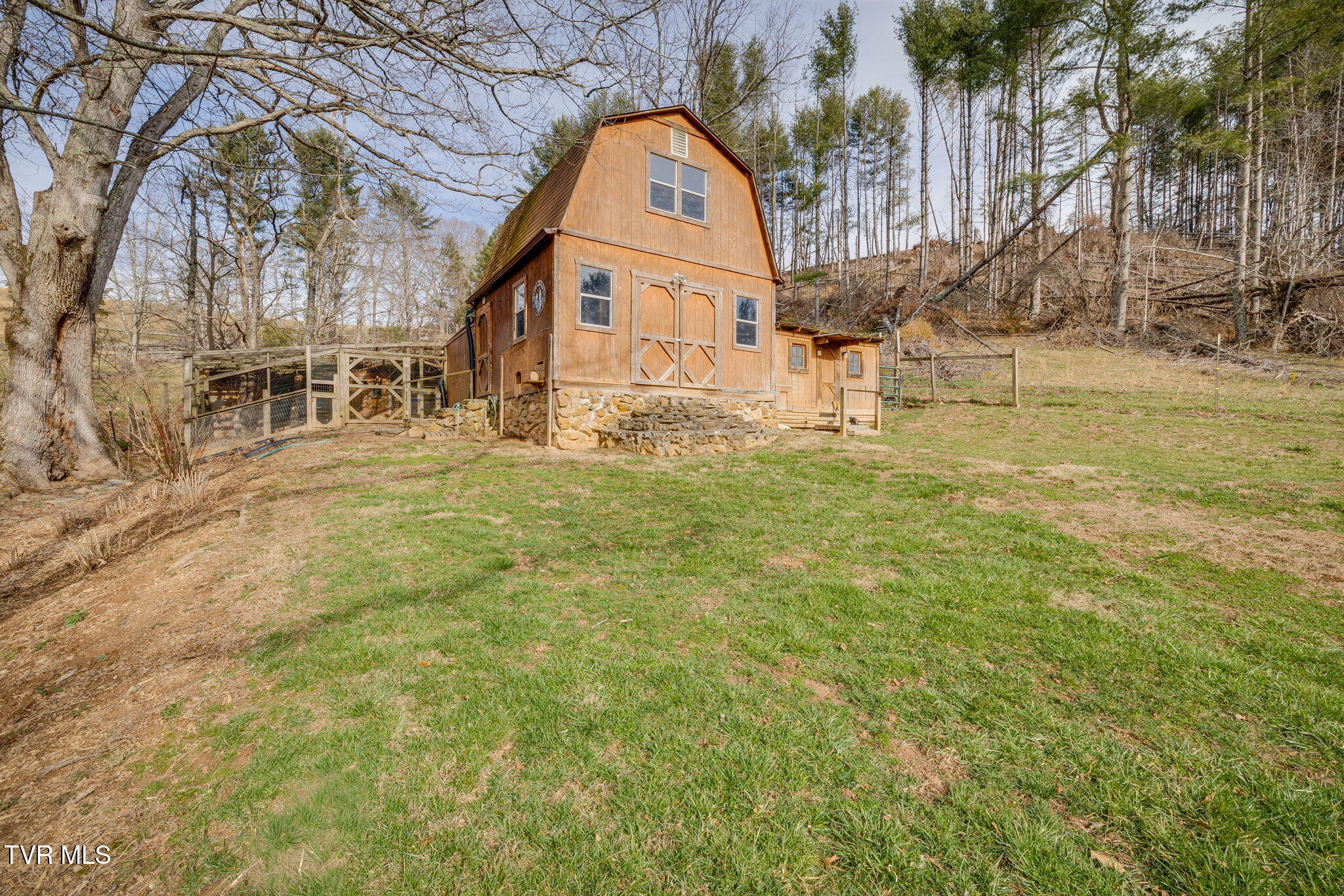 341 Locust Gap Road Mountain City, TN 37683 - Photo 8 of 31 024