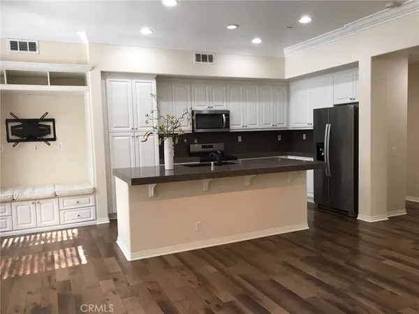 $3,600 | 670 West 1st Street, Claremont, CA 91711