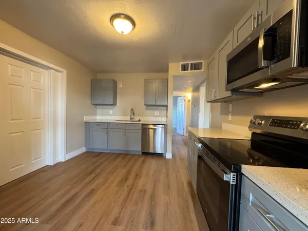 $1,900 | 2020 East Arbor Avenue, Mesa, AZ 85204