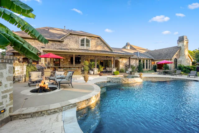 an outdoor sitting area with furniture