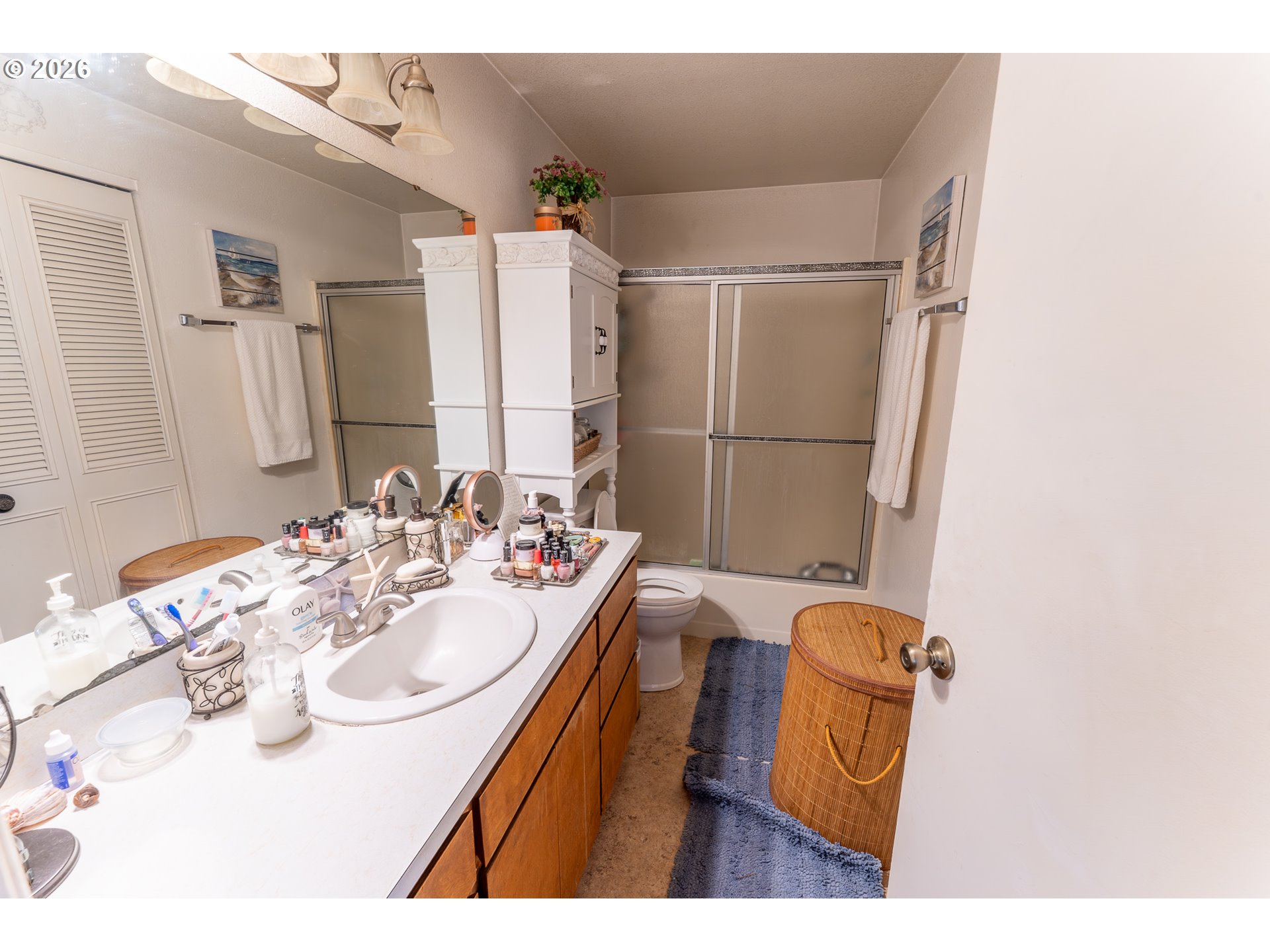 2025 Pine Street Florence, OR 97439 - Photo 25 of 29 Bathroom