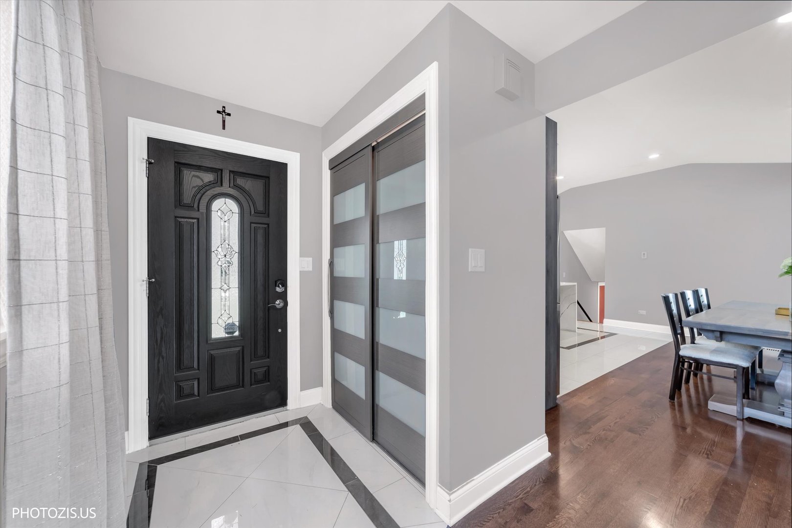 831 Sunnyside Road Roselle, IL 60172 - Photo 4 of 39 Gallery Image 4