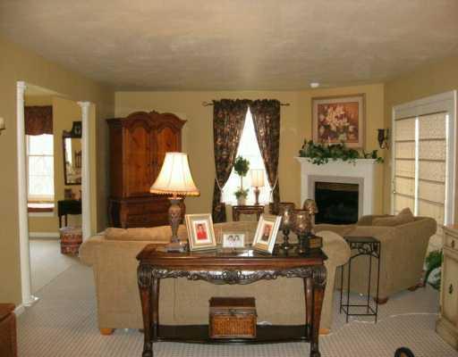 1556 Cathell Road Baldwin, PA 15236 - Photo 3 of 7 Den/Family/Great Room.