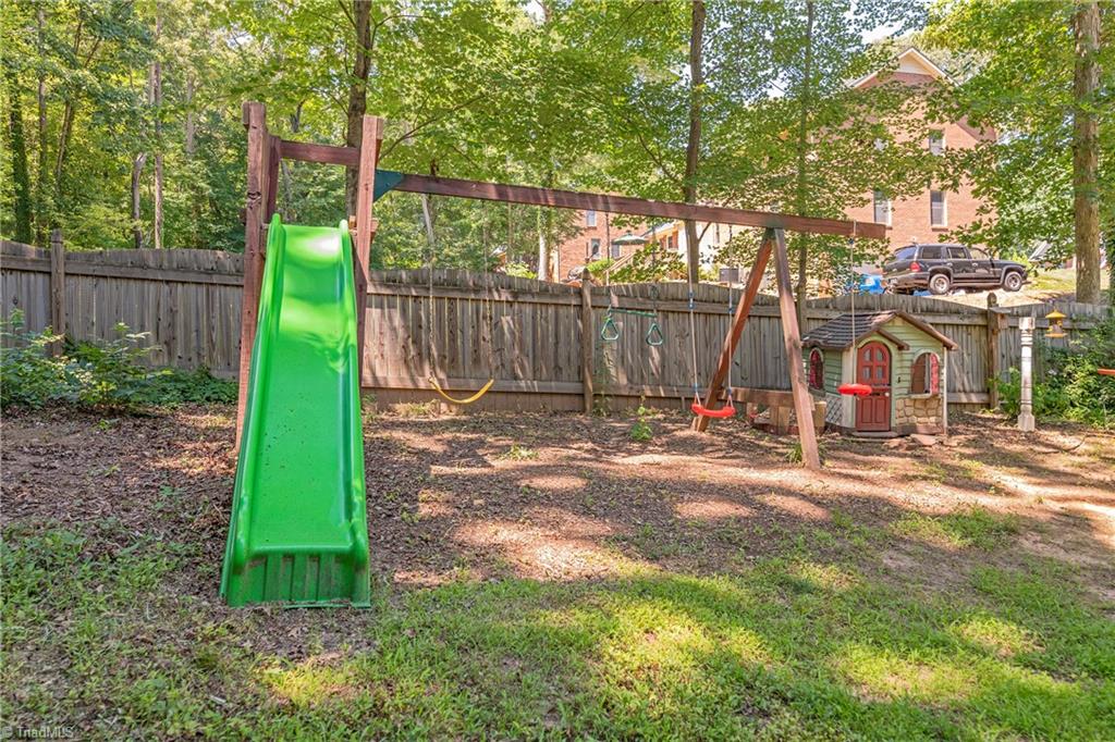 5536 Folkstone Road Pfafftown, NC 27040 - Photo 9 of 41 Gallery Image 9