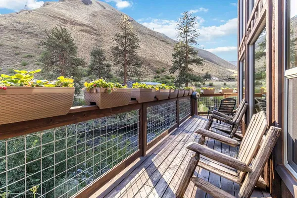 $1,000,000 | 1352 South Main Street, Riggins, ID 83549