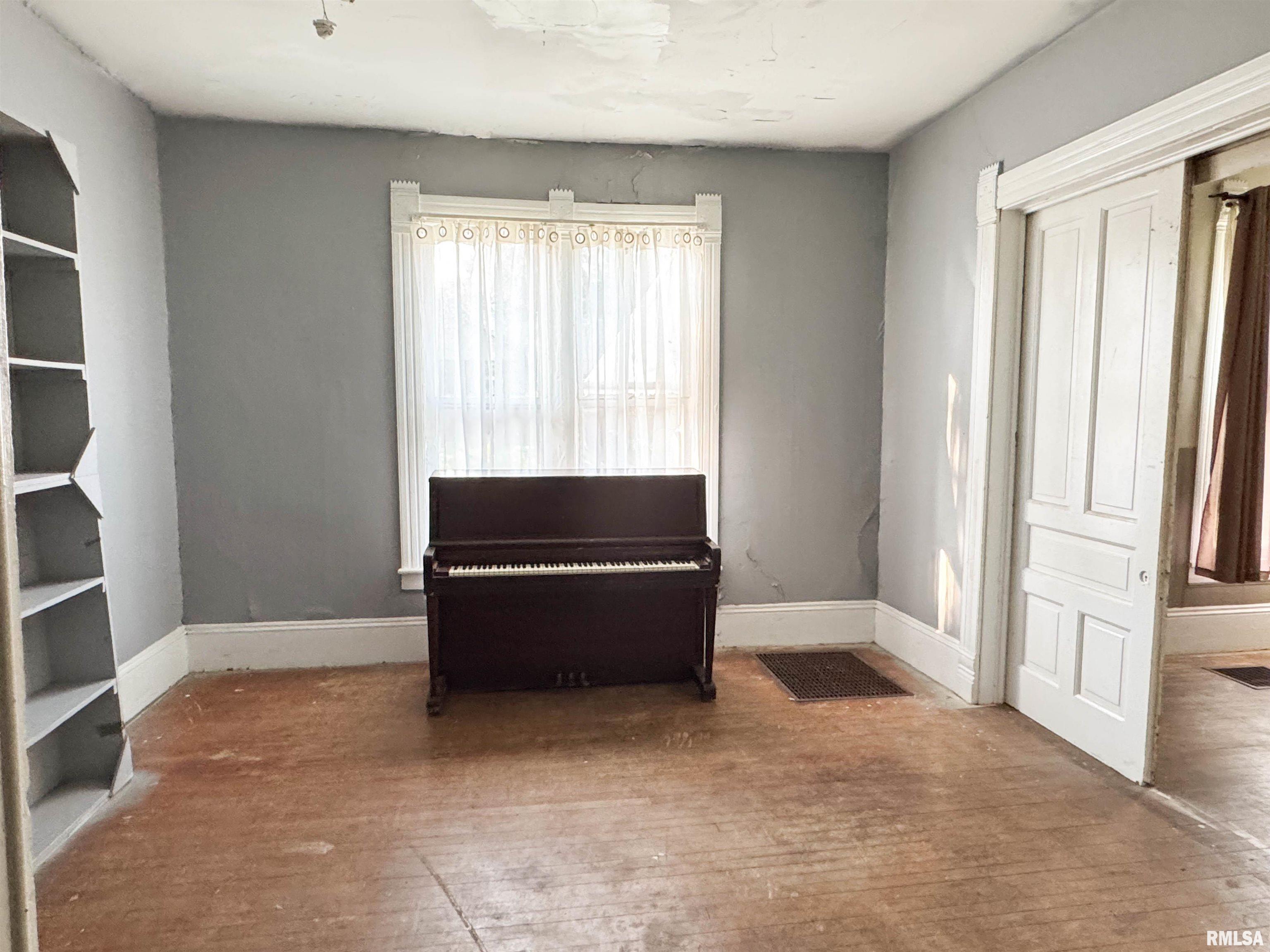 201 East High Street Anna, IL 62906 - Photo 9 of 23