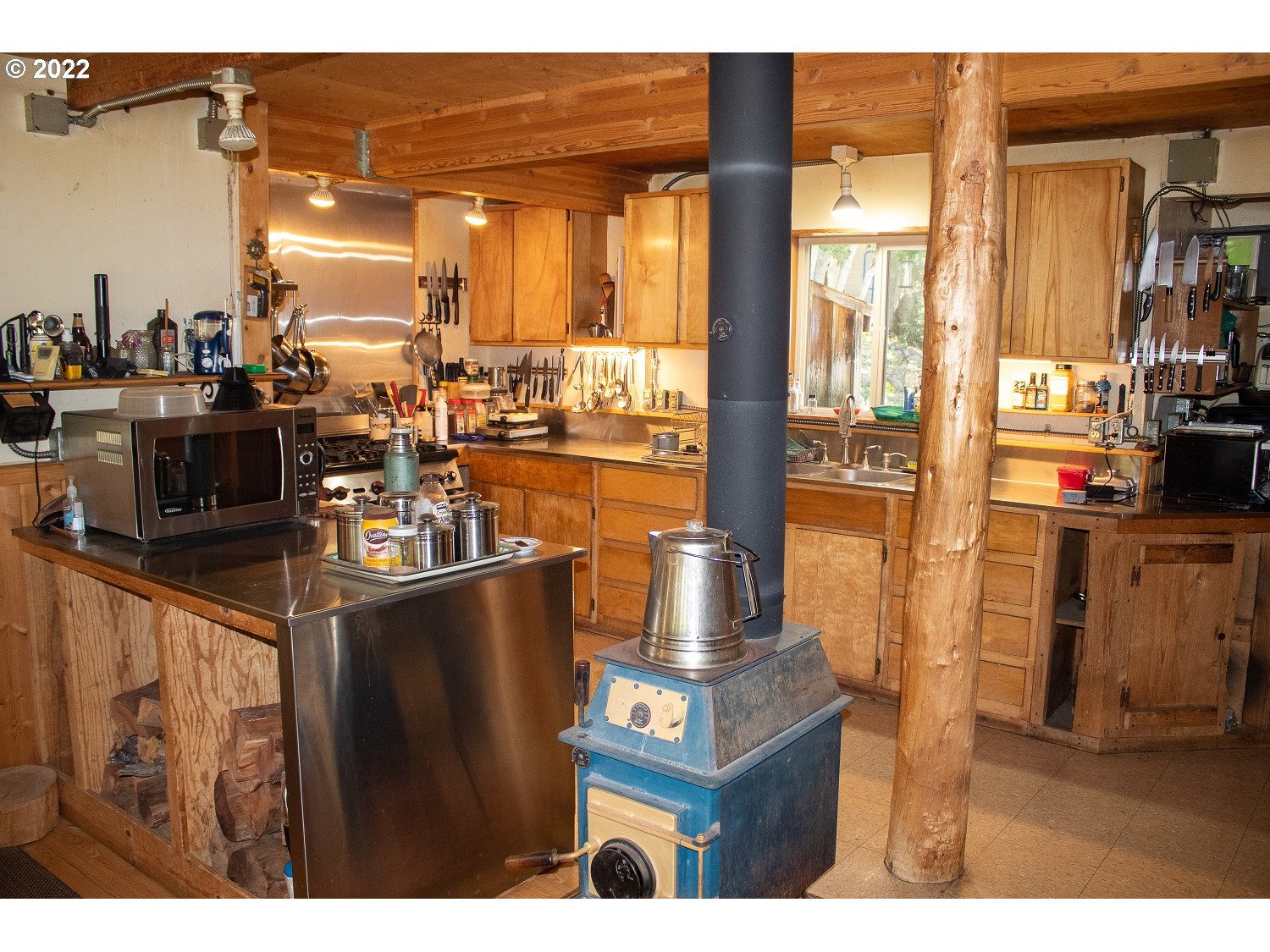 10000 Copco Road Ashland, OR 97520 - Photo 27 of 32 a view of living room with furniture and wooden floor