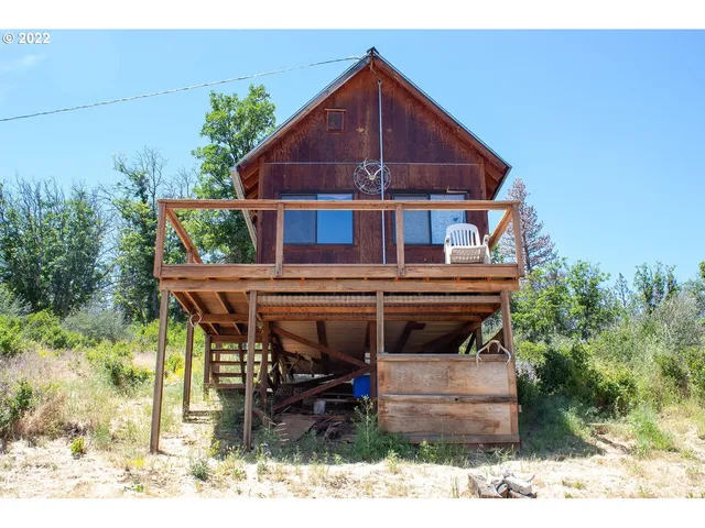 a view of a bathroom