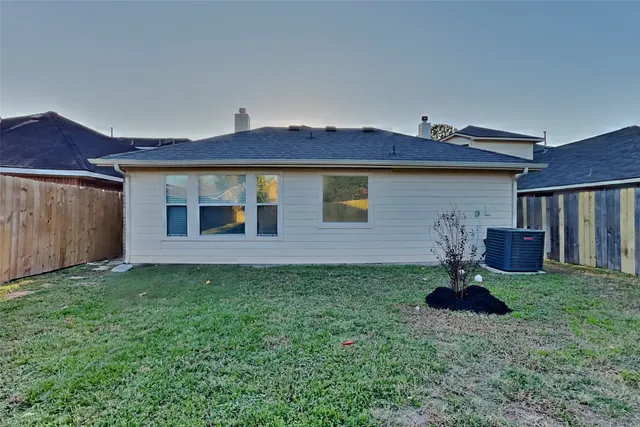 $2,250 | 18610 Willow Cove Drive, Katy, TX 77449