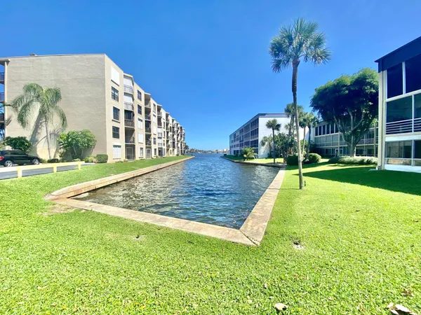 $1,900 | 200 Waterway Drive South, Unit 208, Lantana, FL 33462