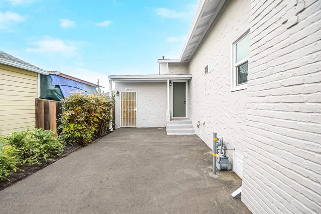 a view of a house with a yard and garage