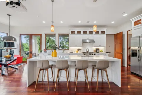 $1,899,000 | 13454 Campus Drive, Oakland, CA 94619