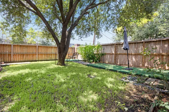 a view of backyard with garden and trees