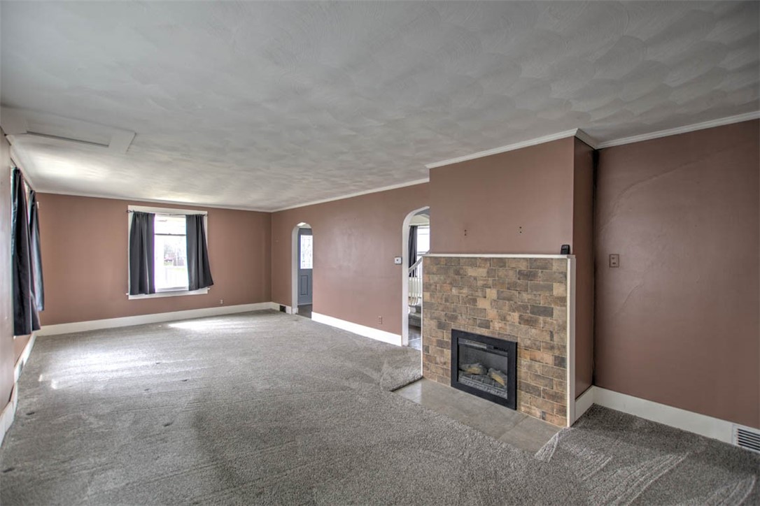 715 West Main Street Clinton, IL 61727 - Photo 13 of 35