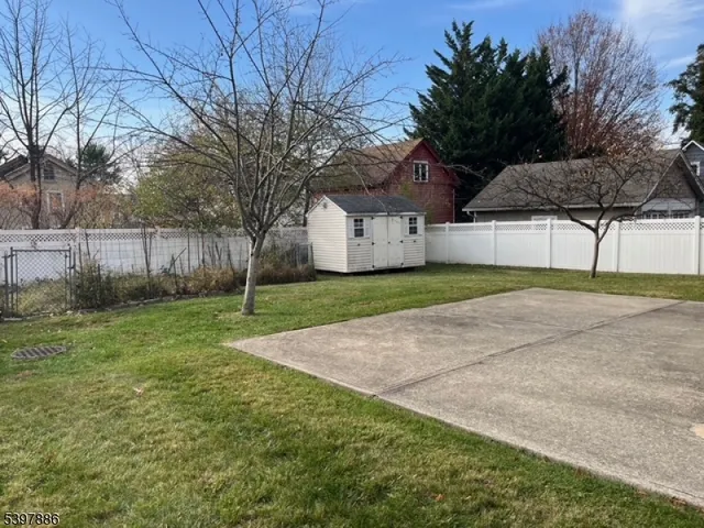 a view of a yard with a house