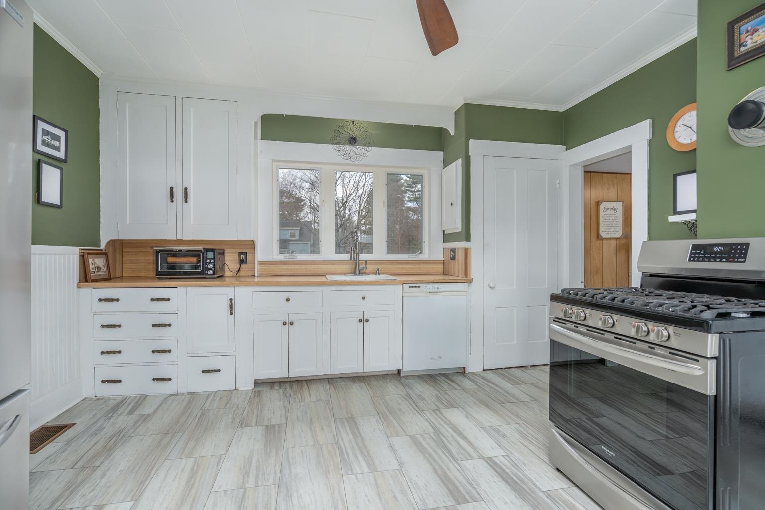 8 Adams Avenue Rochester, NH 03867 - Photo 12 of 35 Gallery Image 12