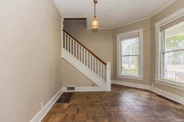 $164,900 | 601 West Riverside Avenue, Muncie, IN 47303