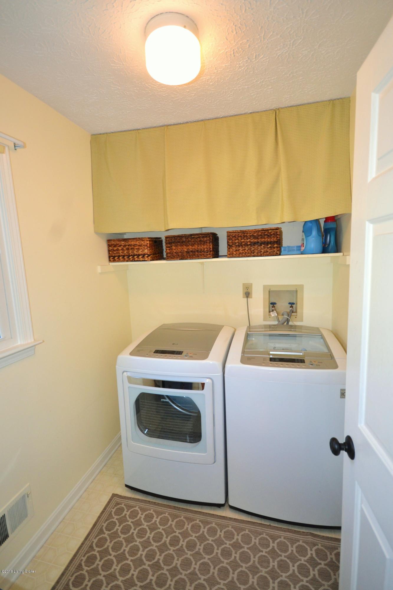 7713 Shaker Mill Road Louisville, KY 40220 - Photo 10 of 22 DSC_0325