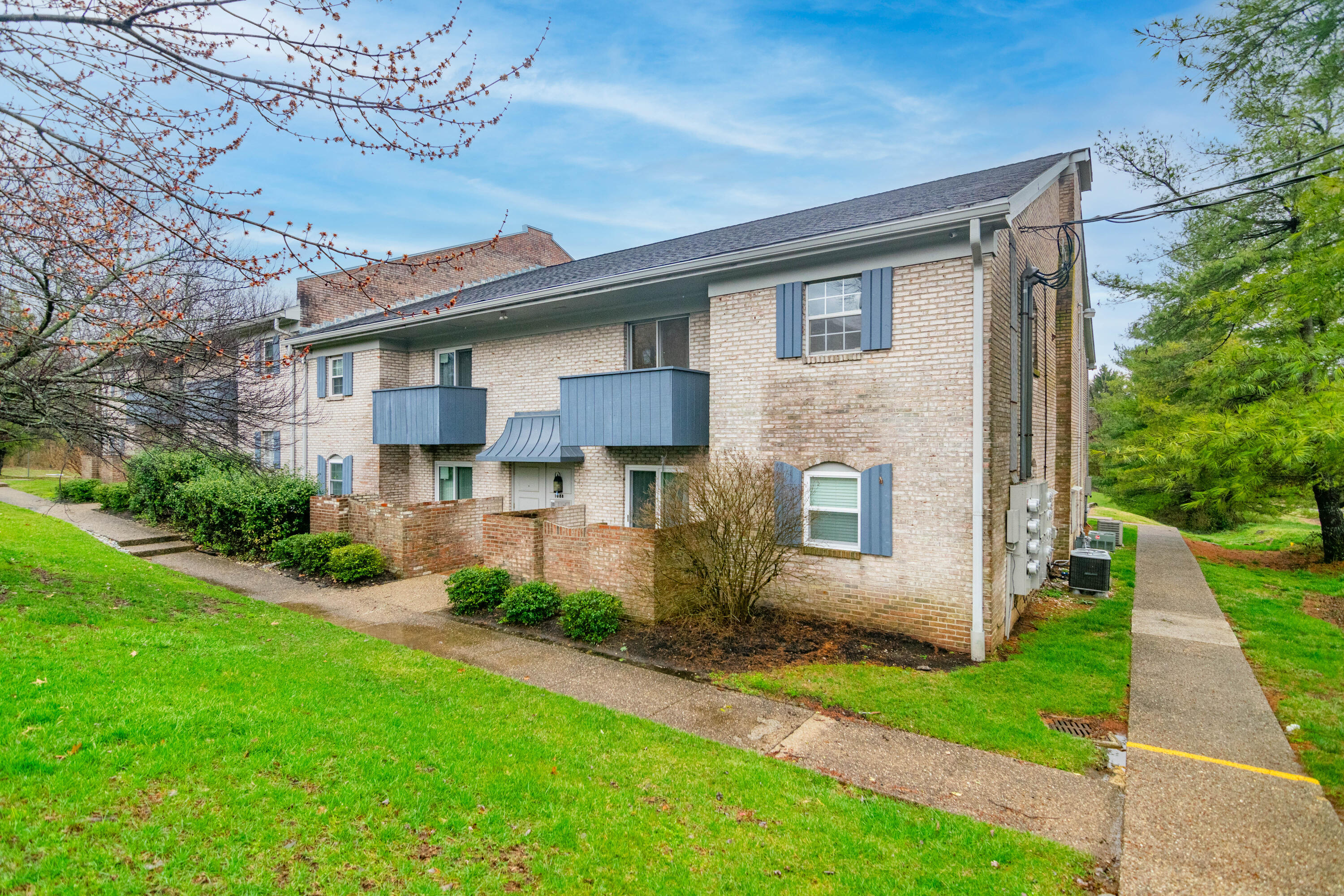 1088 Armstrong Mill Road, Unit D Lexington, KY 40517 - Photo 2 of 14 1088ArmstrongMillD-0052