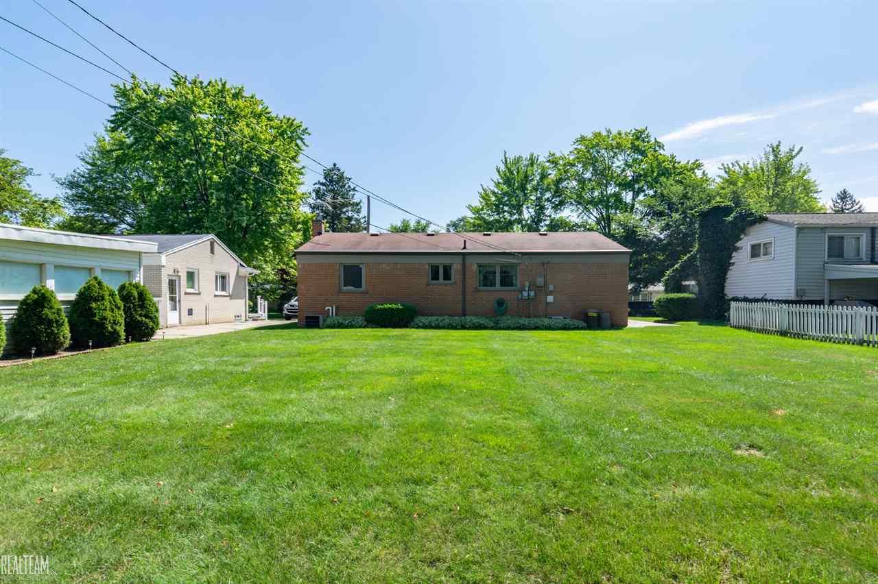 1251 Sycamore Drive Rochester, MI 48307 - Photo 18 of 18 31388588-17.JPG