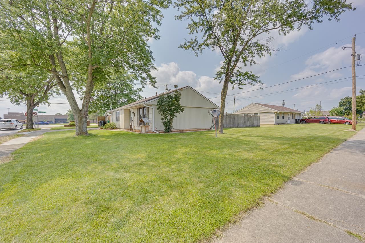 407 Springbrook Road Fort Wayne, IN 46825 - Photo 3 of 35 Gallery Image 3