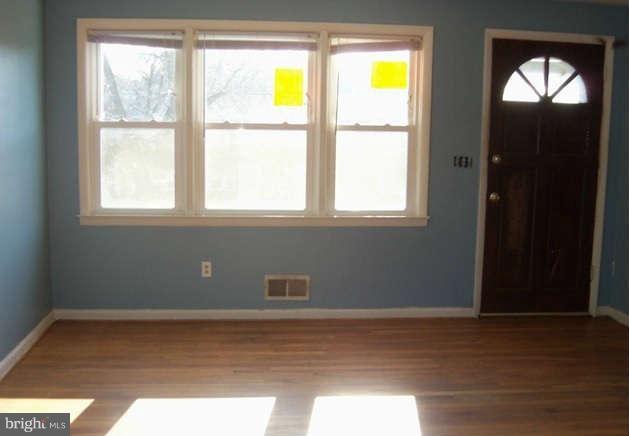 1668 Kirkwood Road Baltimore, MD 21207 - Photo 2 of 8 Living Room