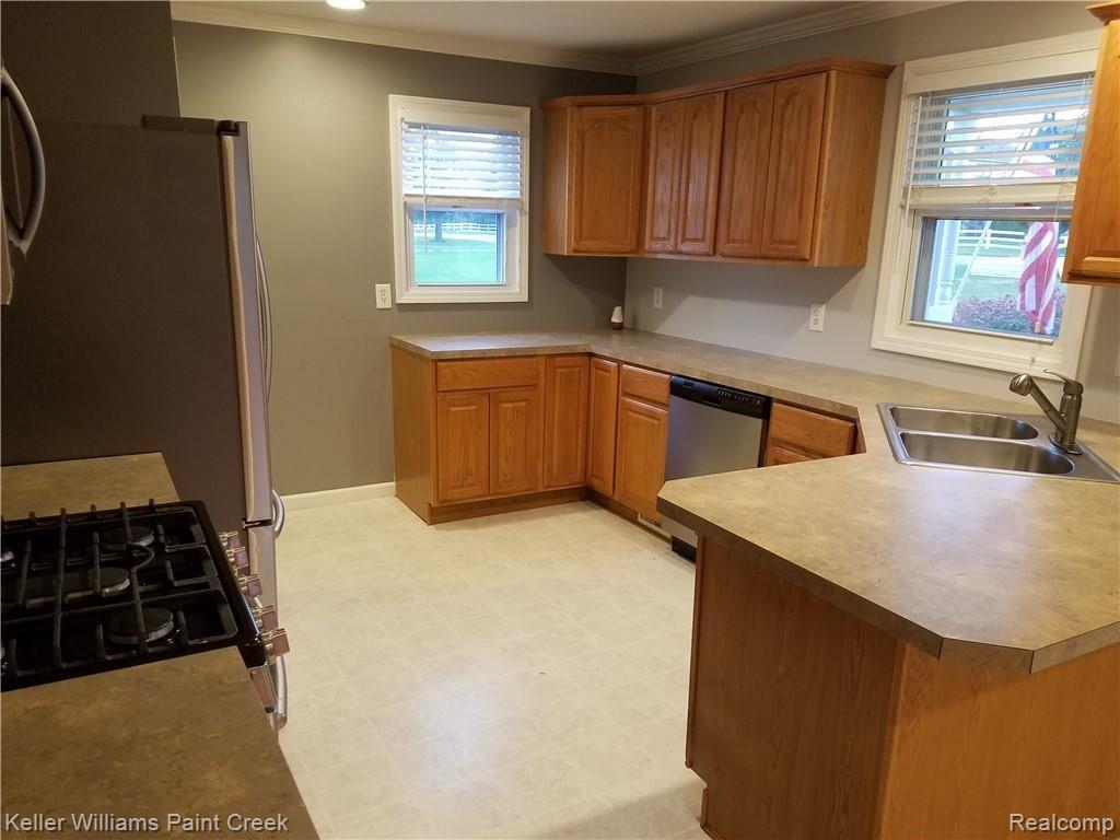 3950 Maybee Road Lake Orion, MI 48359 - Photo 9 of 33 Kitchen1.jpg