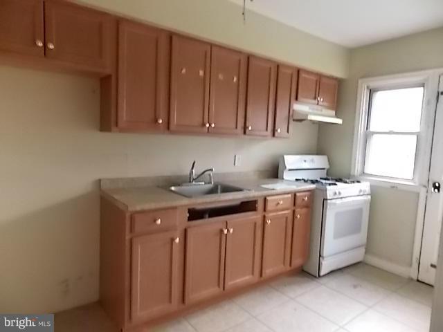 404 Random Road Baltimore, MD 21229 - Photo 7 of 21 Kitchen