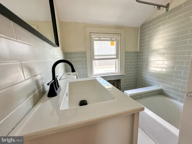 $2,100 | 521 Blythe Avenue, Drexel Hill, PA 19026