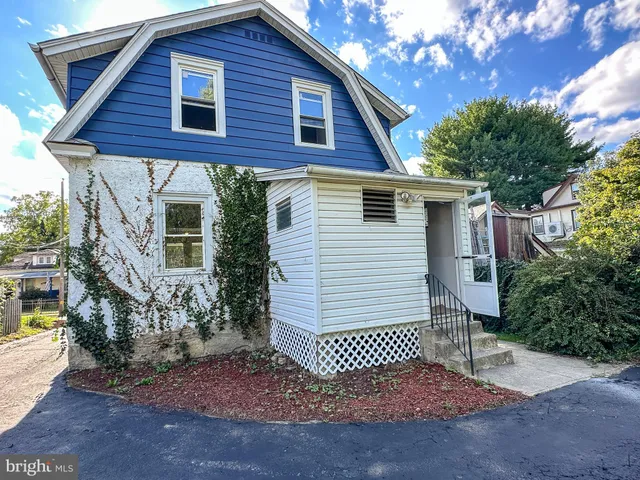 $2,100 | 521 Blythe Avenue, Drexel Hill, PA 19026