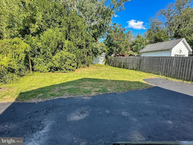 $2,100 | 521 Blythe Avenue, Drexel Hill, PA 19026