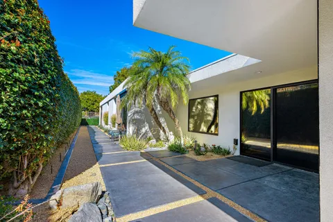 $6,900,000 | 71120 North Thunderbird Terrace, Rancho Mirage, CA 92270