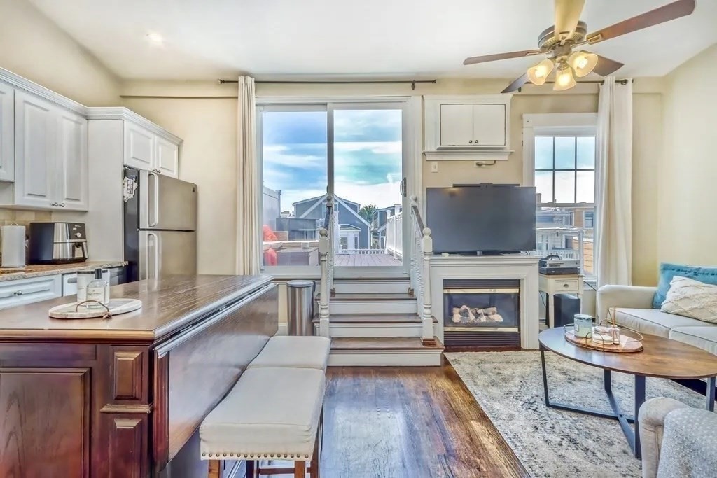 439 West Fourth Street, Unit 3 Boston, MA 02127 - Photo 4 of 20