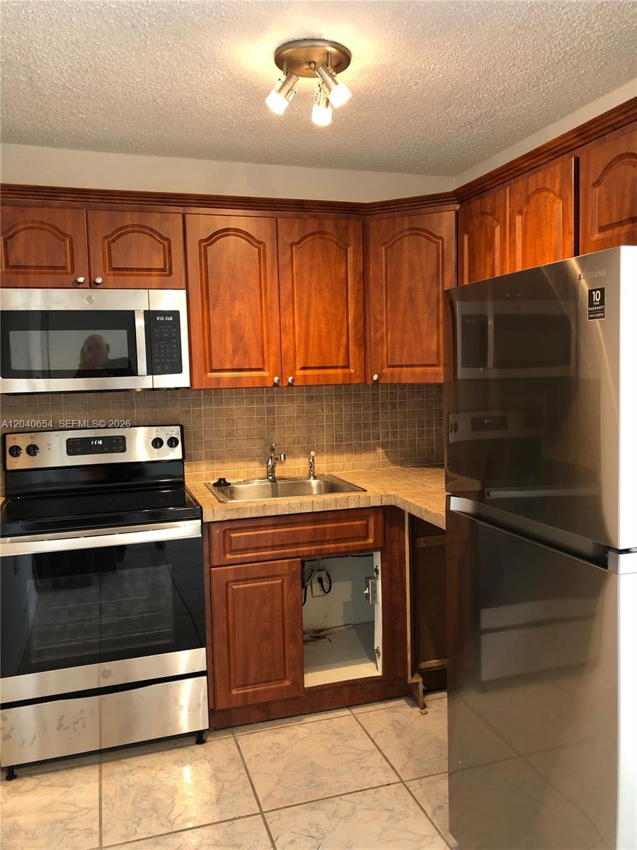 444 Southwest 4th Street, Unit 404 Miami, FL 33130 - Photo 5 of 25